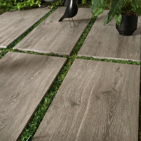 hneda drevnata textura 2 cm hruby exterier terasa pokrytie gres dlazba 20 mm polozenie bez lepenia na pieskove lozko prenostne na travu dub farba terasa pokrytie mrazuvzdorne zahrada zahradne dlazdice.jpg